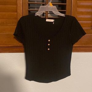 Black cropped tee!